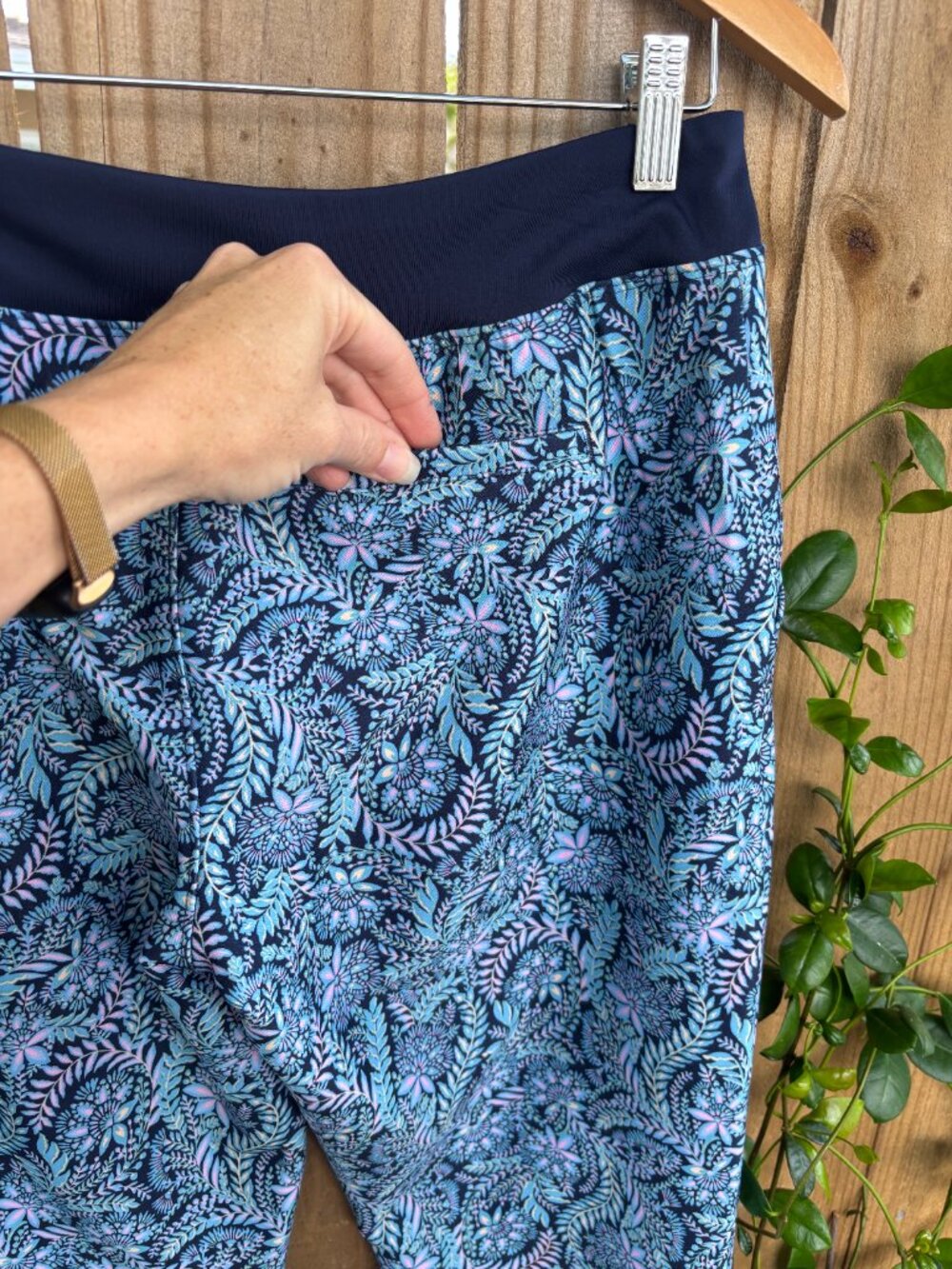 Tommy Bahama Everyday Active Pants Women’s S Multicolored Floral Paisley Stretch - Picture 10 of 12